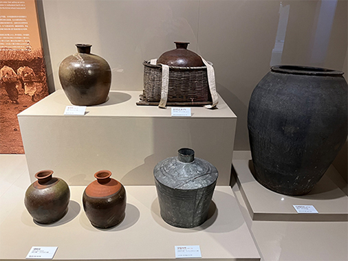 The “Life of Jeju Haenyeos” featured in the first exhibition room. The house and daily tools used by haenyeos are displayed