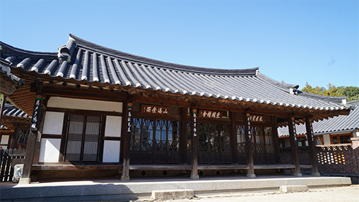 Lee Jang-Woo House, an example of early modern Korean hanok architecture