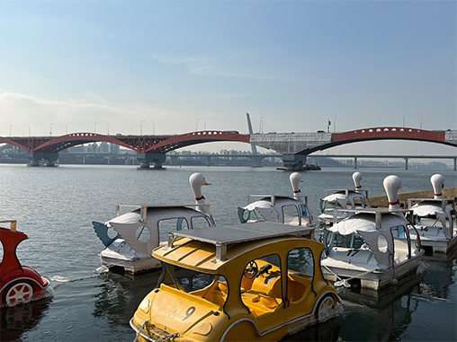 Mangwon Hangang River, a relaxing place in the heart of the city