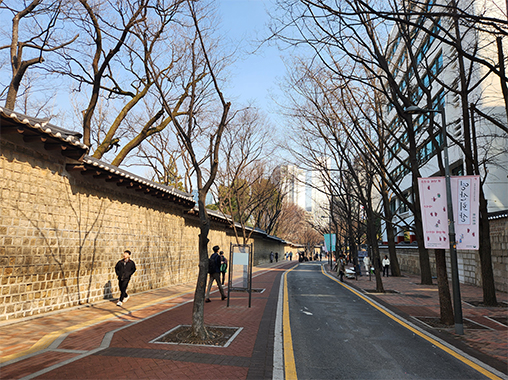 the stone wall street of Deoksugung Palace (right)