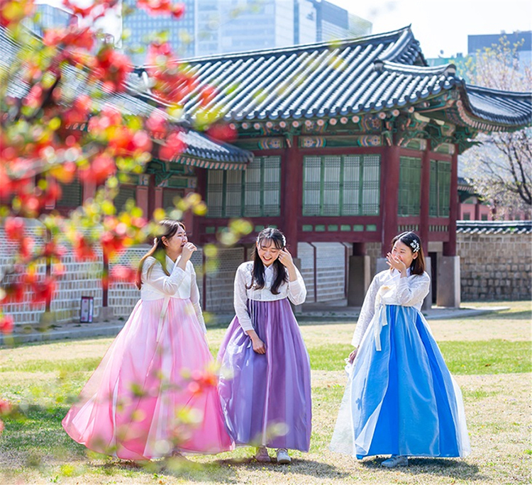 “Hanbok” is the first thing that comes to mind when thinking of a “Korean fashion item”