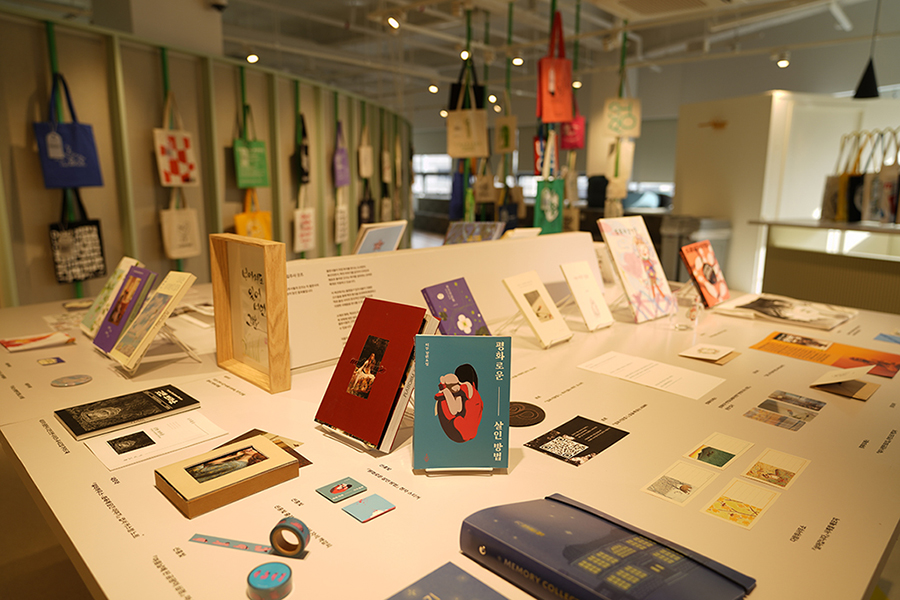 Book-themed merchandise produced by one-person publishers for PLATFORM P’s special exhibition, Objects Beside Books, in 2025 (Source: PLATFORM P)