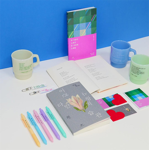 Limited-edition merchandise from Changbi Publishers’ pop-up store, “SICNIC” (Source: Changbi Publishers)