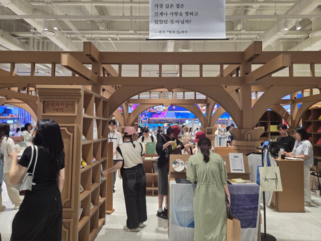 Moonji Publishing’s “Book Fair Encore Pop-up”