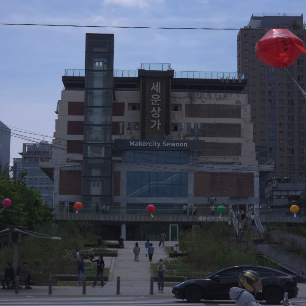 Sewoon Sangga and the site of the former Hyundaesangga